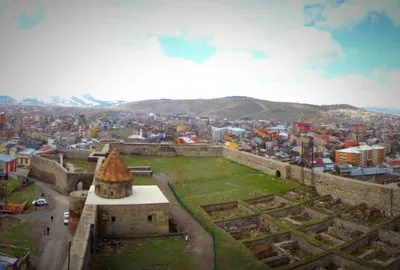 Стародавня фортеця в Ерзурумі